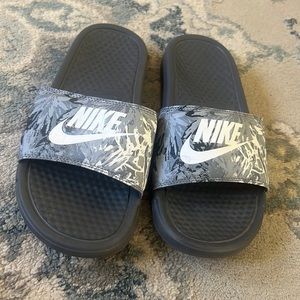 Womens nike size 8 slides
